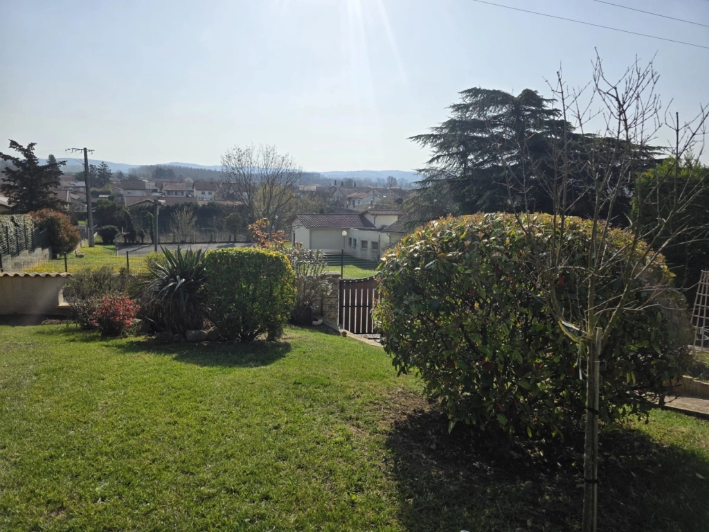 Entretien de jardin, élagage et tonte de pelouse autour de Charvieu-Chavagneux